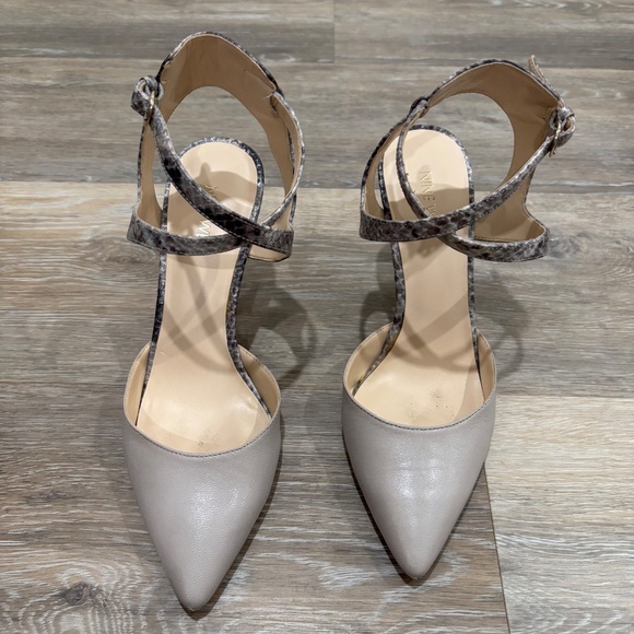 NINE WEST GRAY PUMP WITH SNAKESKIN - Picture 2 of 12